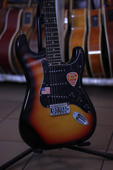 Guitare électrique Fender Stratocaster – Image 3